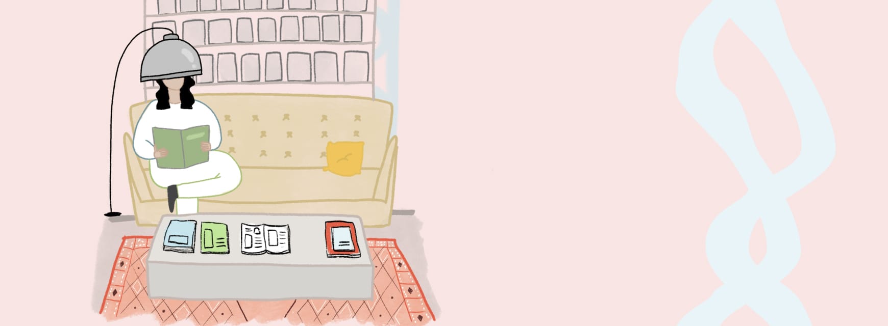 Illustrazione di una persona seduta su un divano che legge un libro, con una lampada e un tavolino con vari materiali di lettura.